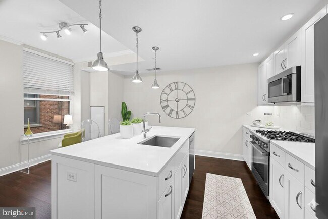 Building Photo - 4915 Hampden Ln