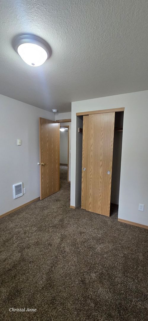 Building Photo - 2261 E Crestview Dr