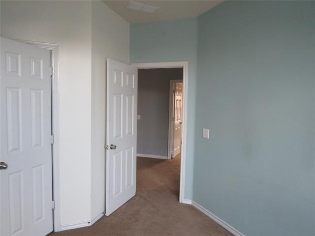 Building Photo - 7585 Ravenhill Dr