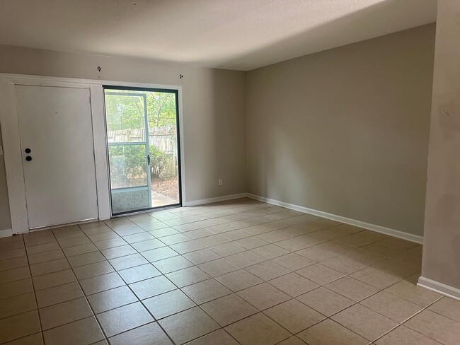 Building Photo - RATE DROP ALERT (was $1400/month) and SUMM...