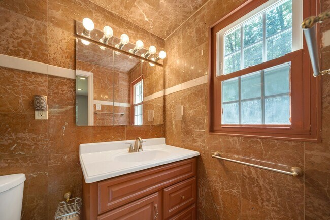 Building Photo - 68 Briarwood Ave