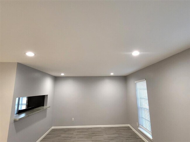 Building Photo - 14333 Memorial Dr