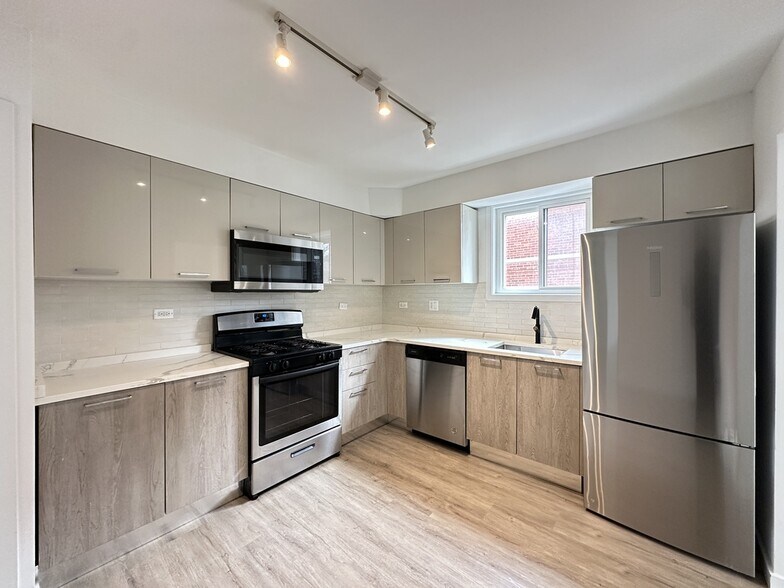 Building Photo - 7621 N Sheridan Rd