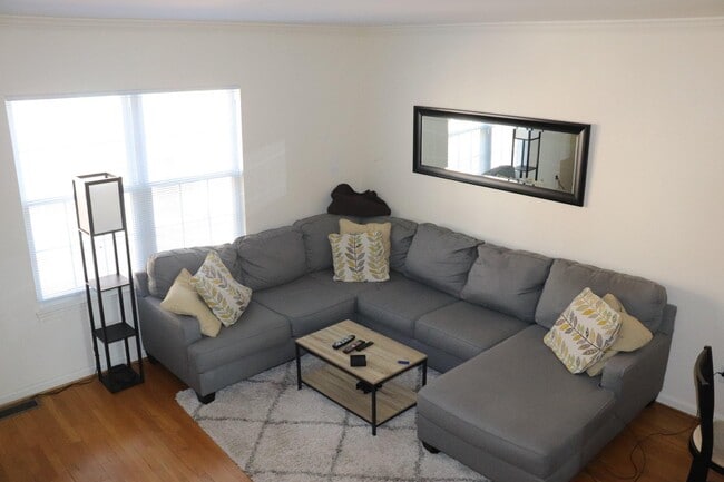 Building Photo - 942 S Rolfe St