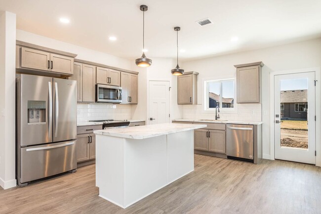 Building Photo - Brand new 3 bed 2 bath Twin home in Tea