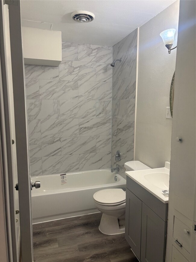 Building Photo - 3002 Carter St