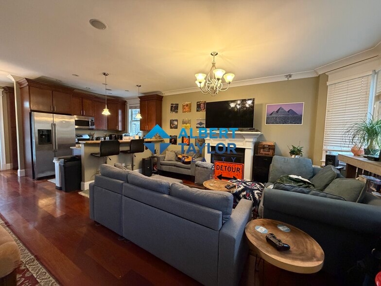 Building Photo - 15 Eldora St