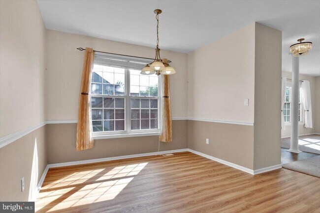 Building Photo - 751 Chanticleer