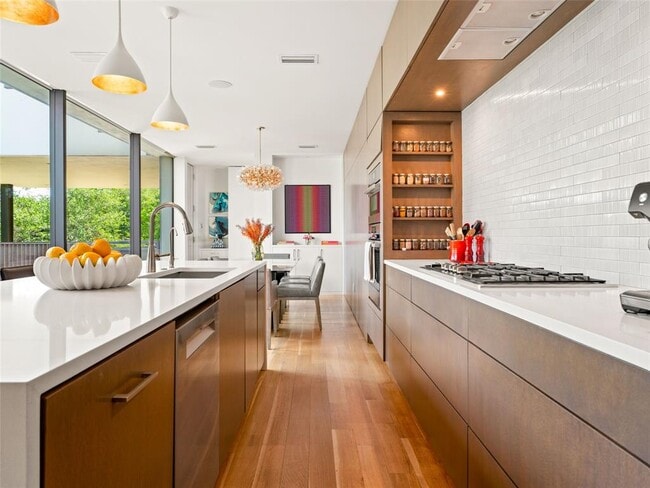 Building Photo - 2210 Westlake Dr