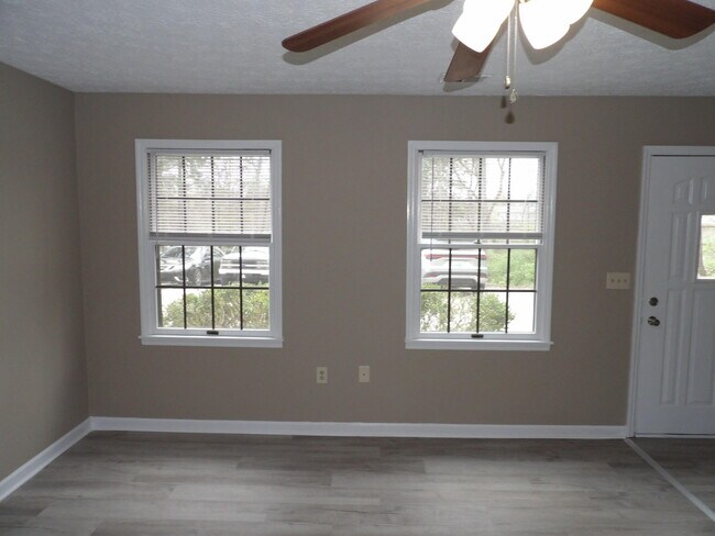 Building Photo - 244 Meadowview Dr