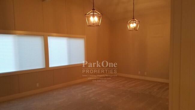 Building Photo - Nicely Remodeled Walnut Creek Saranap Home