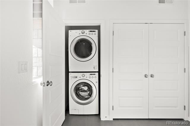 Building Photo - 9033 E Northfield Blvd