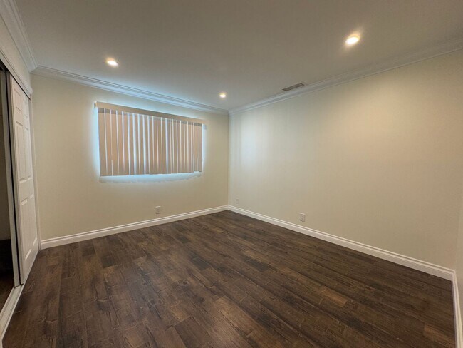 Building Photo - Large Open Layout Nestled in a Quiet Neighborhood with Stunning Mountain Views