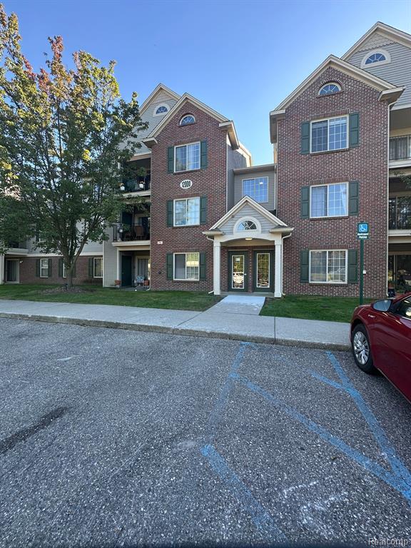 Building Photo - 12101 Pinehurst Ln