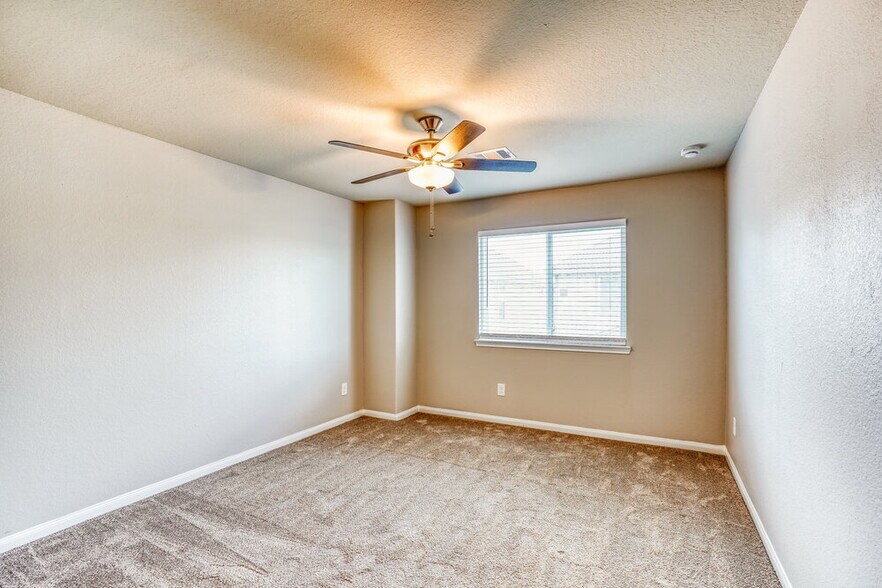Building Photo - 18606 Cooper Ravine Way