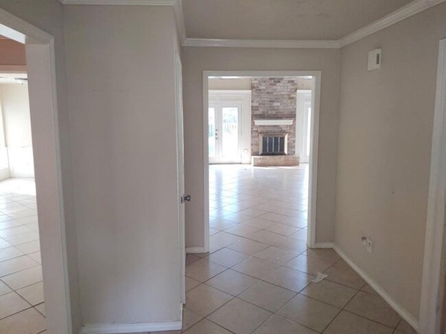 Building Photo - 14915 Oak Bluff Ct