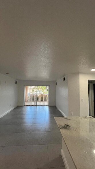 Building Photo - 191 SW Palm Dr