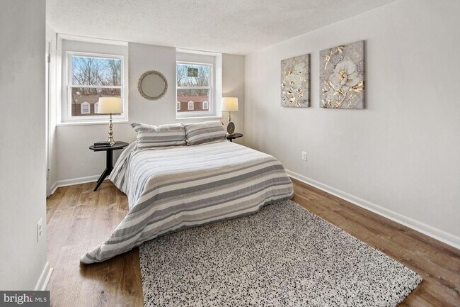 Bedroom 1, Pic 1 - 1792 Dutch Village Dr