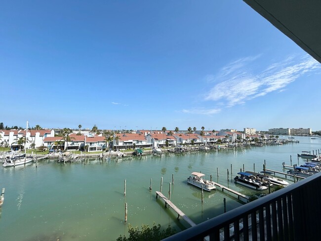 Primary Photo - Newly Built Waterfront 3 bed 3 Bath - Walk...