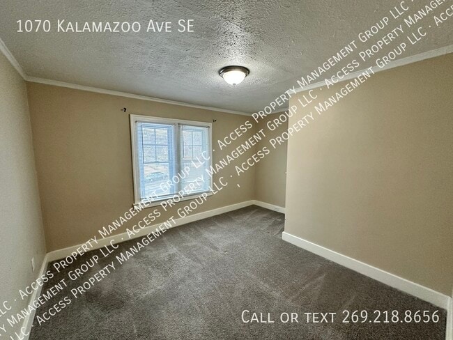 Building Photo - 1070 Kalamazoo Ave SE