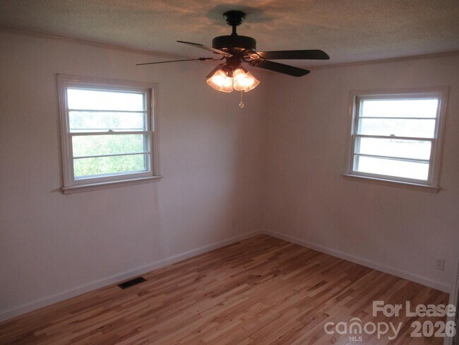 Building Photo - 1330 Davis Rd