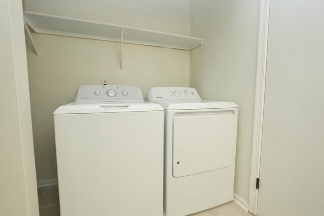 Building Photo - 8807 Hunter Ridge Dr
