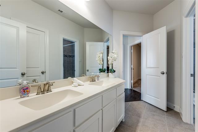 Building Photo - 814 Davids Way