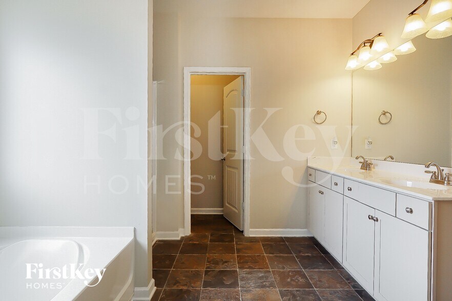 Building Photo - 6608 Rice Cir