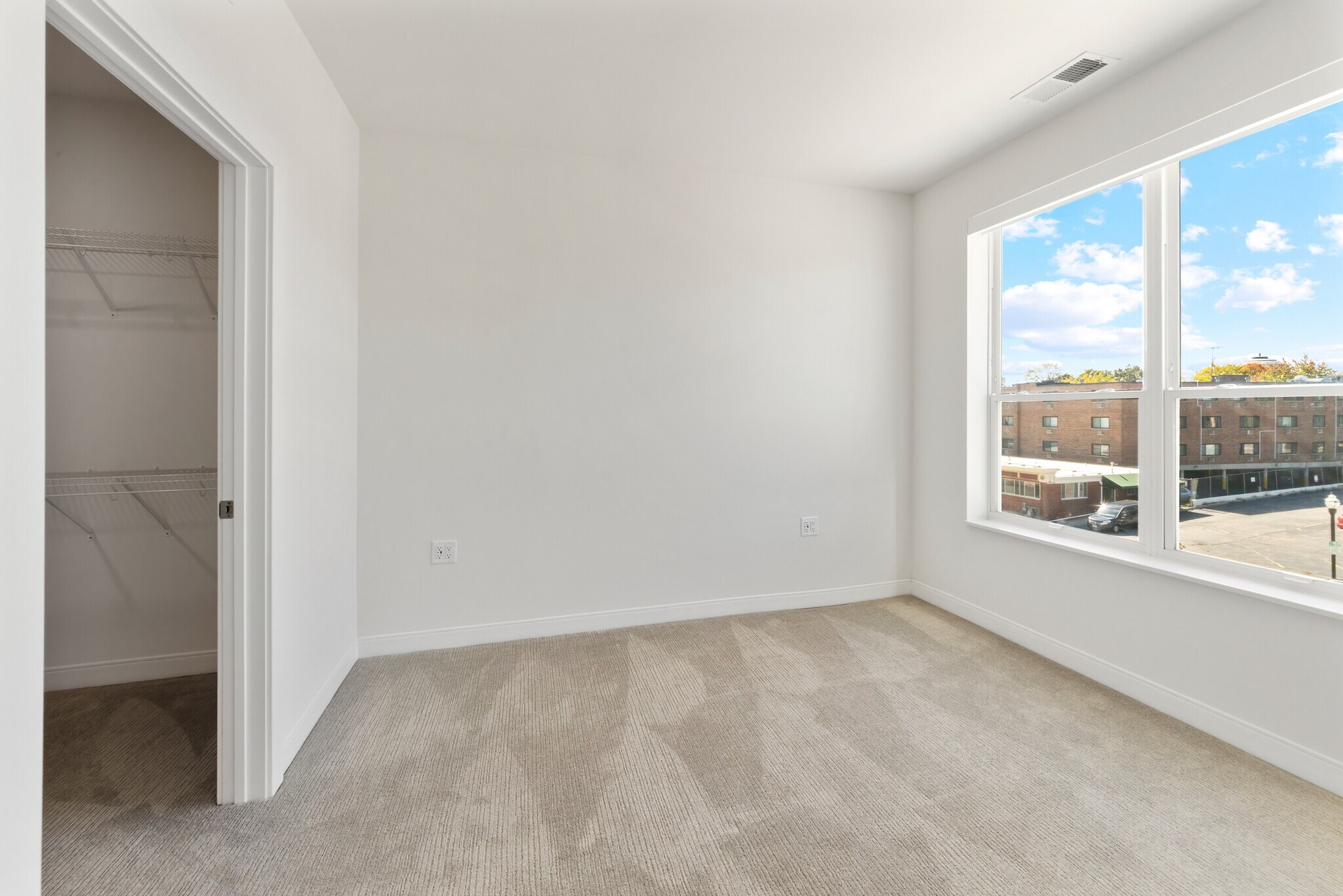 Building Photo - 5945 6th Ave