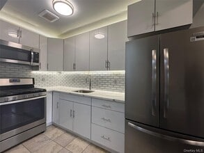 Building Photo - 123 Barbey St