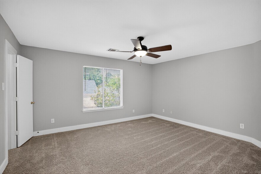Building Photo - 18827 Atasca Oaks Dr