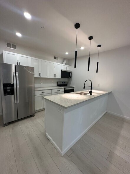 Building Photo - 1925 H St NE