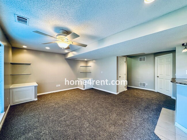 Building Photo - BRAND NEW PAINT & CARPET!! Gorgeous, Updat...