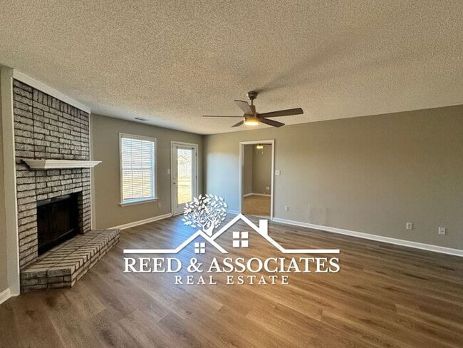 Building Photo - 3 Bedroom + Bonus in Collierville!
