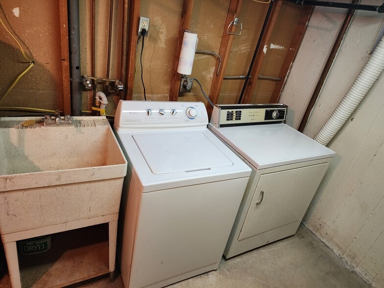 Laundry Room in Basement - 216 Mohawk Dr