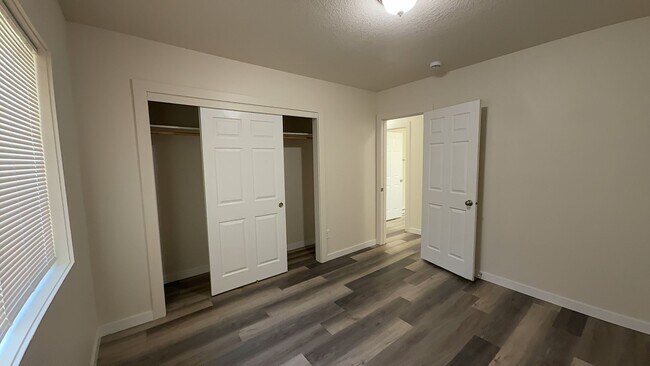 Building Photo - 3322 Tierra Dr NE