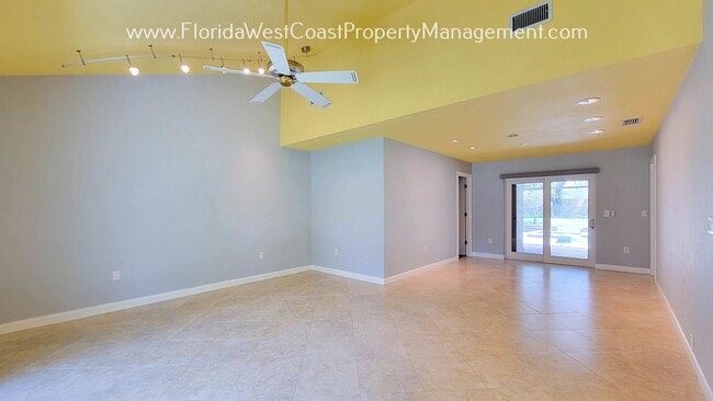 Building Photo - CLASSIC SARASOTA POOL HOME WITH UPDATES AN...
