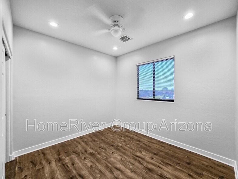 Building Photo - 1111 W Carson Rd