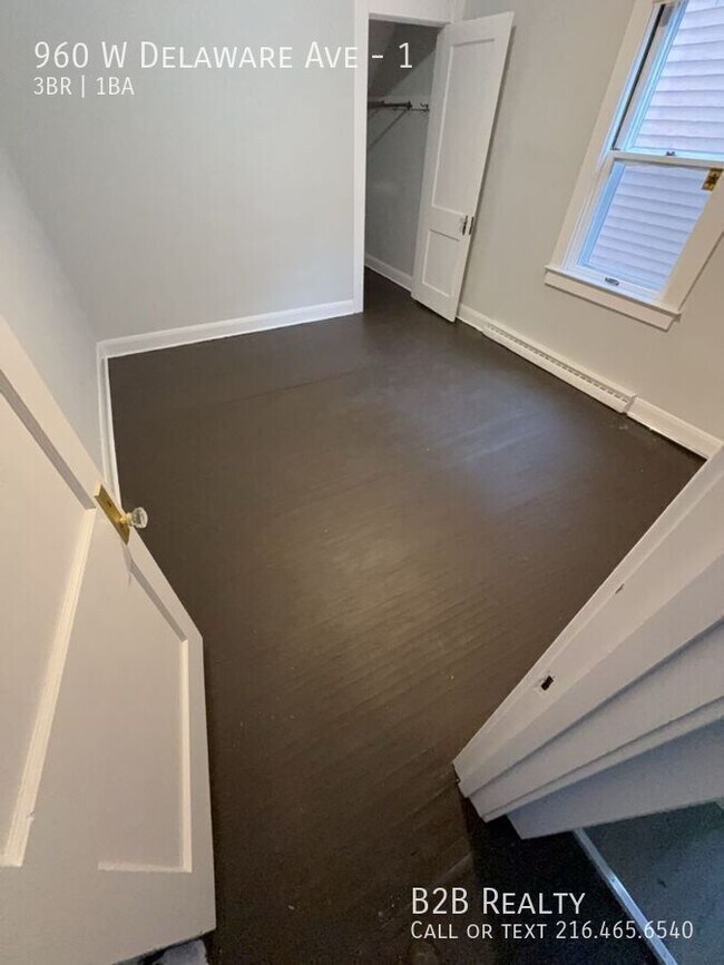 Building Photo - 960 W Delaware Ave