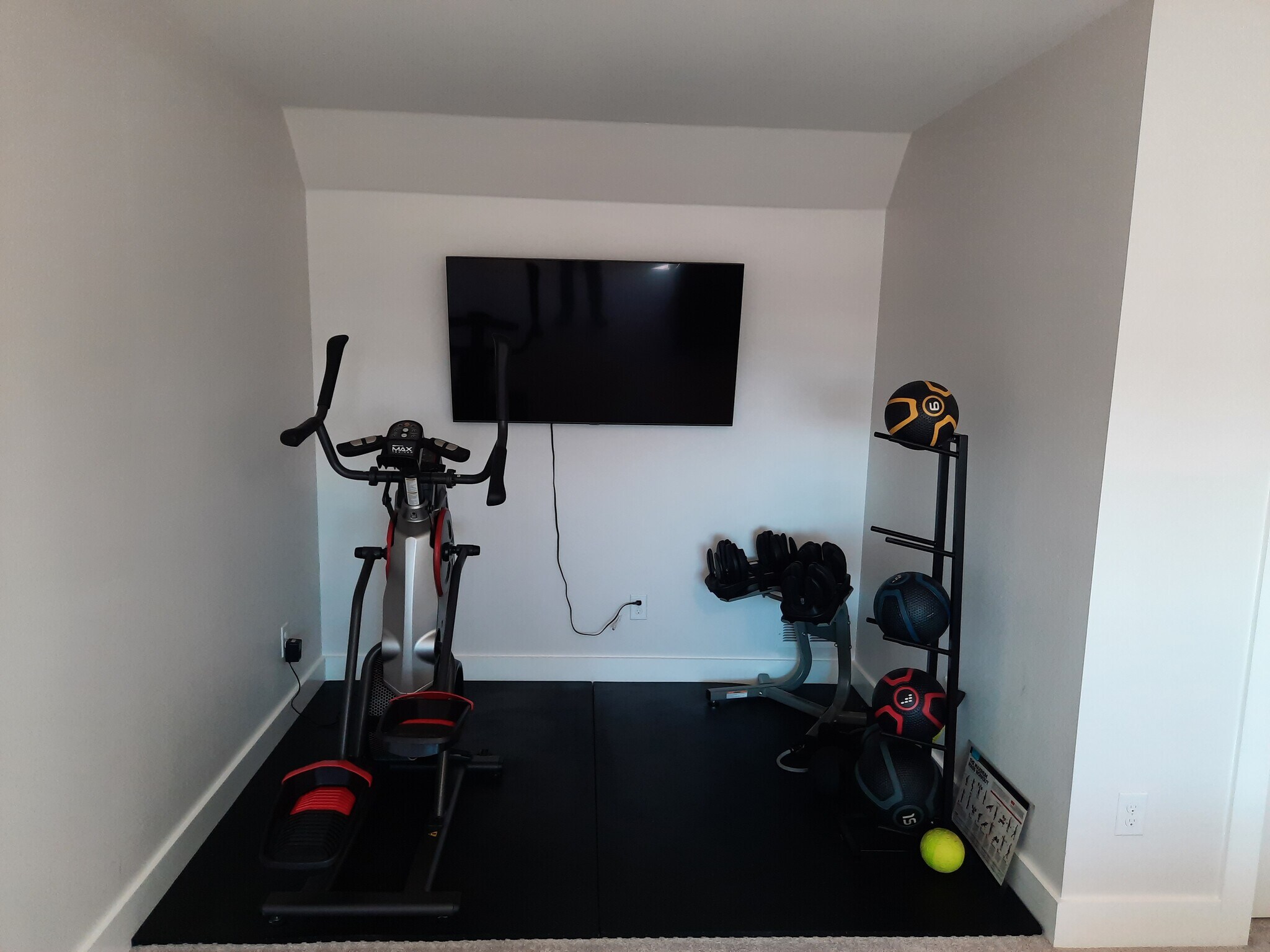 Building Photo - 1735 Woodridge Dr