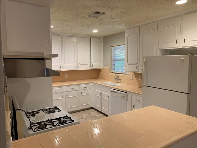 Building Photo - 8502 McAvoy Dr