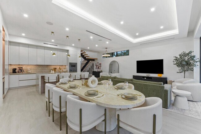 Building Photo - 220 S Swinton Ave