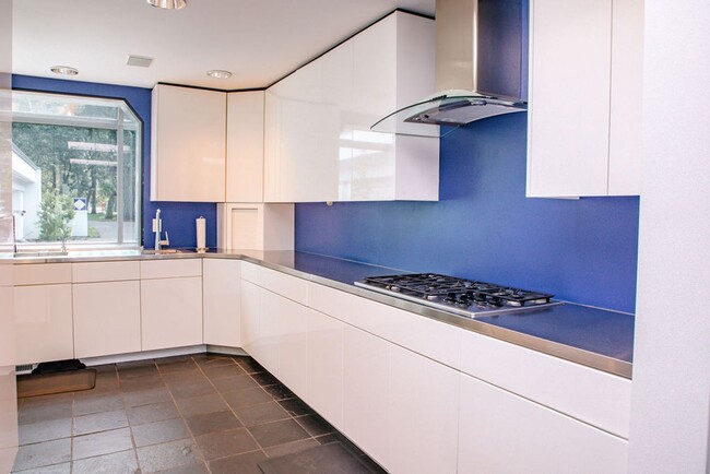 Building Photo - One of a kind private estate on Gravelly Lake in Lakewood