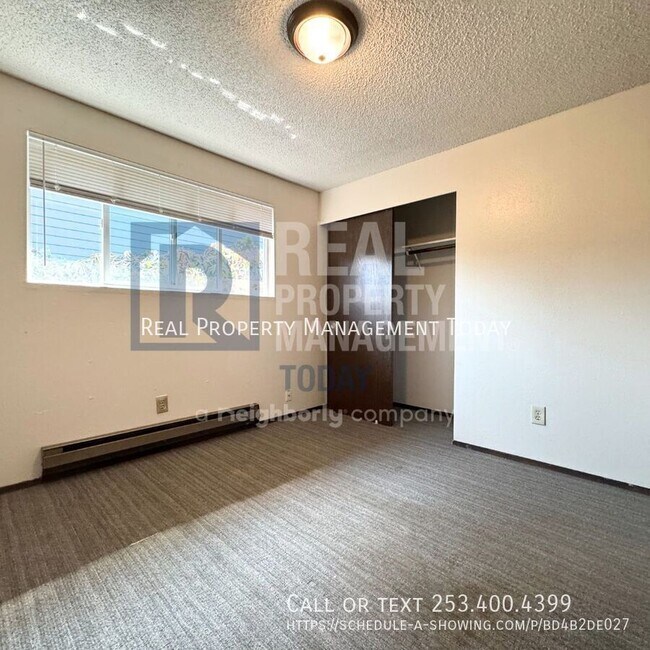 Building Photo - 4644 N Pearl St
