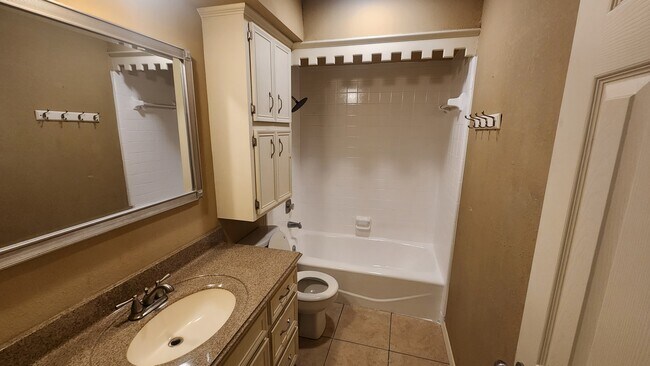 Building Photo - 2508 W Dallas Ct