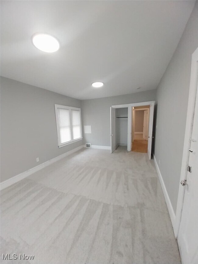 Building Photo - 1635 Hillcrest Rd