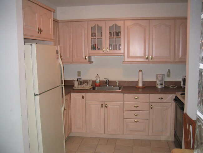 Kitchen - 57 Princeton Ave