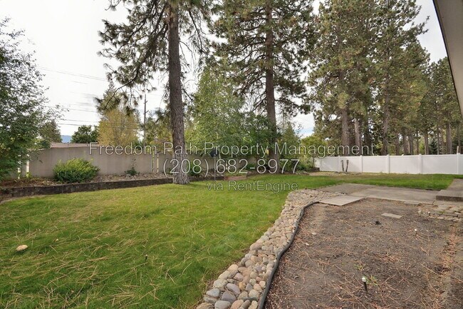 Building Photo - 500 E Sand Wedge Dr