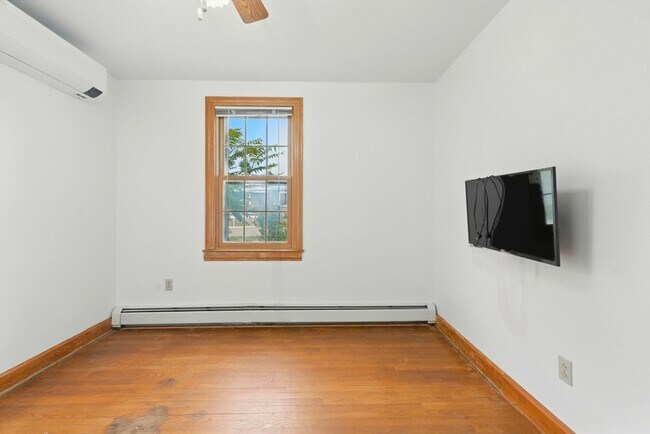 Building Photo - 178 Massasoit Rd