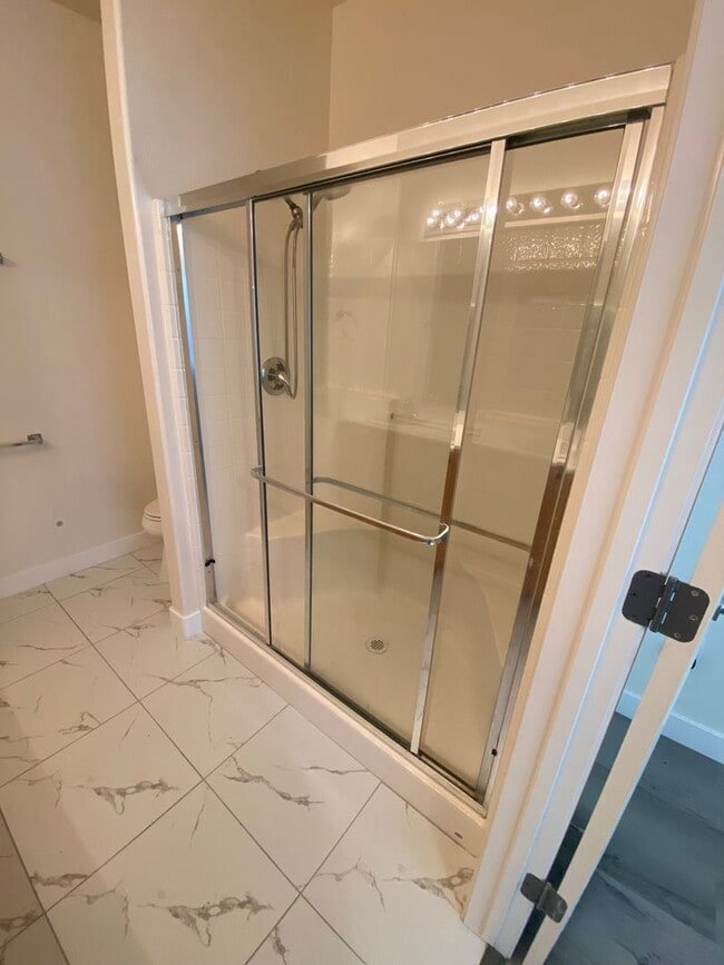 Building Photo - Beautiful 55+ 3 bed/2 bath home located in Aliante